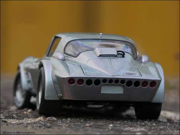 1:18 Chevrolet Corvette Stingray Coupe Standox Imola Ice by Exoto